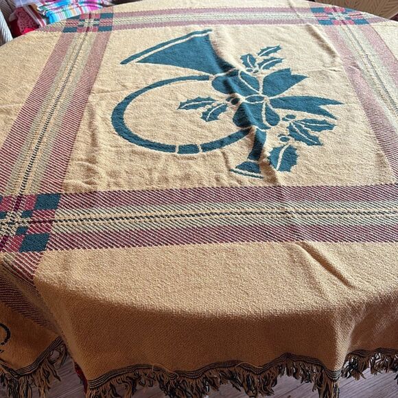 Festive Green and Gold Holiday Throw - Picture 5 of 6